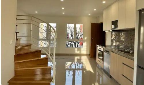 Stains Apartment | Bright Apartment with Private Access – Pet & Child Friendly