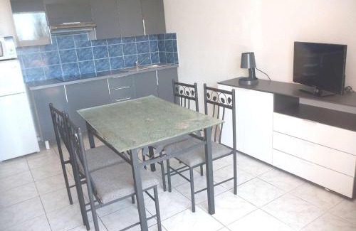 Marseillan Plage Apartment | Bright Appartement with Terrace, Parking & Family-Friendly Perks
