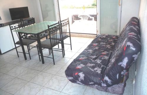 Marseillan Plage Apartment | Bright Appartement with Terrace, Parking & Family-Friendly Perks