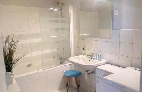 Granville Apartment | Family-Friendly Apartment Granville with High Guest Ratings