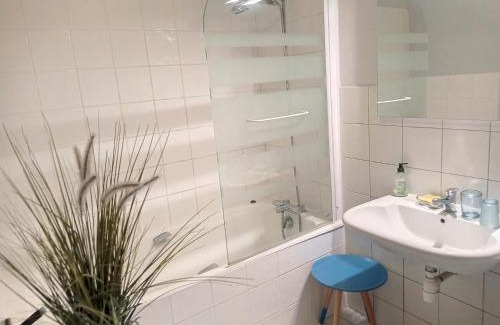 Granville Apartment | Family-Friendly Apartment Granville with High Guest Ratings