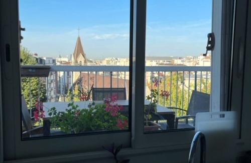 20th Arrondissement Apartment | Bright Apartment with Large Terrace in Parisian Countryside