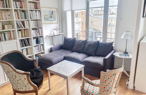 20th Arrondissement Apartment | Bright Appartement Near Père Lachaise with Family Kitchen
