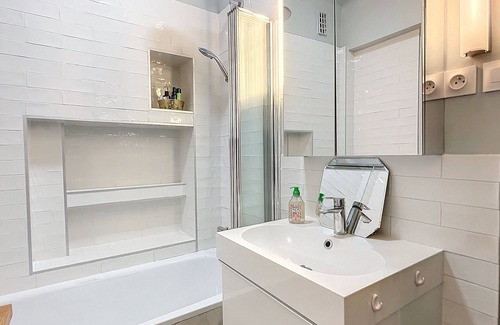 20th Arrondissement Apartment | Bright Appartement Near Père Lachaise with Family Kitchen