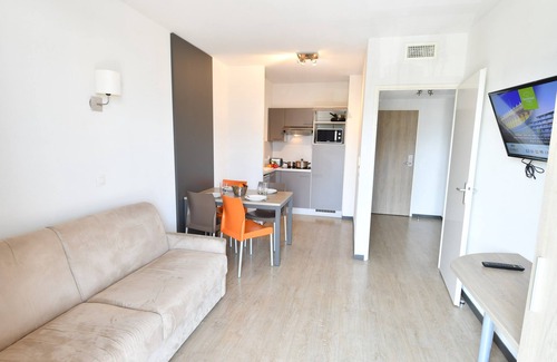 Bordeaux-Lac Condo | Bright Appartement with Pool and Spa Access Available