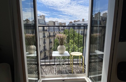 17th Arrondissement Apartment | Bright Apartment Near Parc Monceau and Champs Élysées