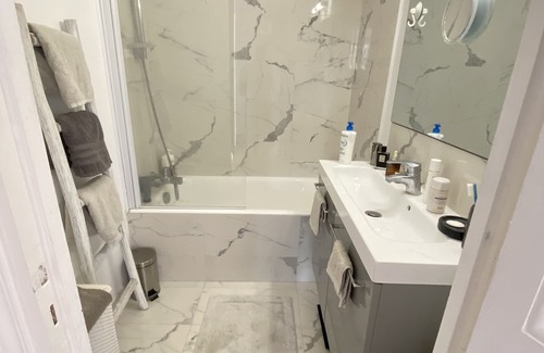 17th Arrondissement Apartment | Bright Apartment Near Parc Monceau and Champs Élysées