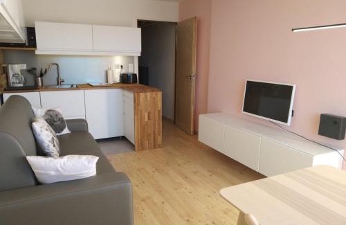 Les Angles Apartment | Lake View Apartment with Free Parking & Great Guest Rating