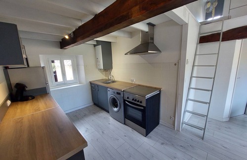 Figeac Apartment | Bright Appartement with Child-Friendly Amenities in Vival