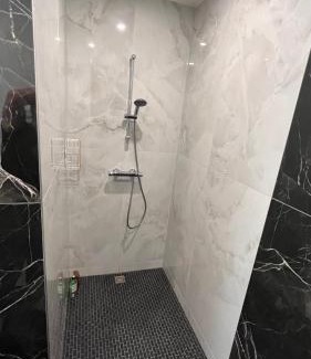 Saint-Roch - Badouillere - Chavanelle Apartment | Elegant Appartement Luxe Jaune: Family-Friendly Getaway