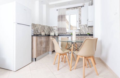 Hydra Apartment | Elegant 4-Star Apartment in Hydra with Breakfast Included