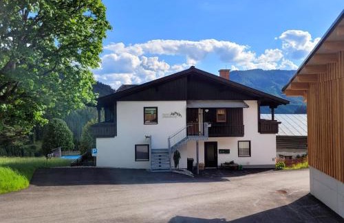 Ramsau am Dachstein Apartment | Discover Appartement Mühlebnerhof: Pet-Friendly Retreat