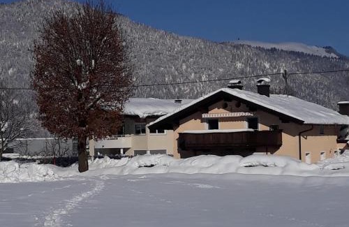 Kirchdorf in Tirol Apartment | Relaxing Getaway at Appartement Müllner with Hot Tub