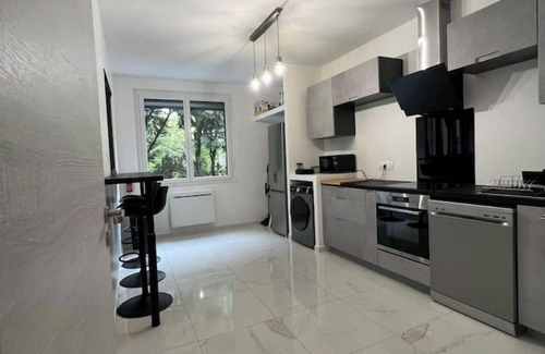Le Canet Apartment | Cozy Appartement Marseille - Le Canet with Breakfast Included