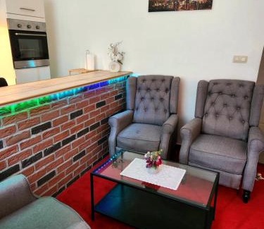 Saint-Laurent Apartment | Convenient Apartment Near Amenities for Family Stays