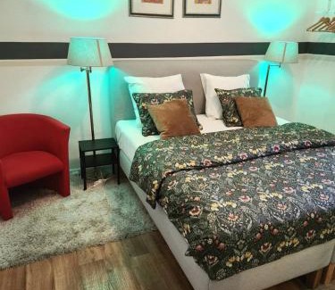 Saint-Laurent Apartment | Convenient Apartment Near Amenities for Family Stays