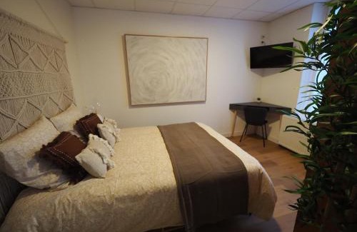 Gien Apartment | Convenient 2-Bedroom Apartment - Family-Friendly & WiFi