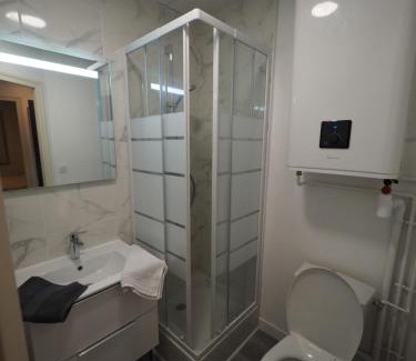 Gien Apartment | Convenient 2-Bedroom Apartment - Family-Friendly & WiFi