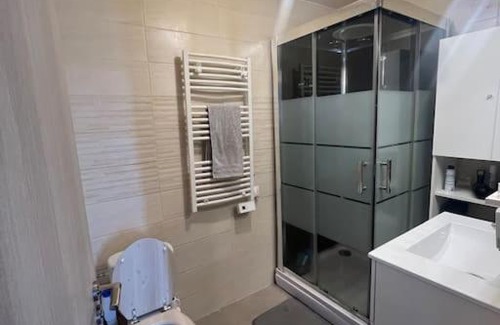 Osny Apartment | Comfortable Furnished Apartment for Family Getaways