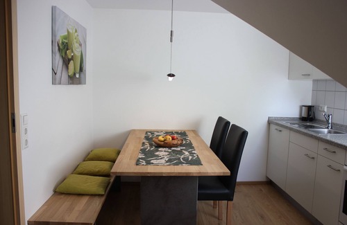 Busterbach Apartment | Ideal Family Retreat with Four-Bedroom Comfort & TV