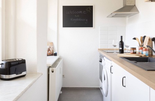 Magdeburg Apartment | Cozy Appartement with Netflix, Boxspringbett & Terrace