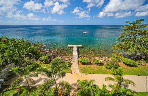 Schoelcher Apartment | Oceanfront Appartement Moana - Guest Rated 10/10