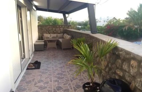 Trois-Bassins Apartment | Modern Apartment in Les Trois Bassins with Relaxing Jacuzzi