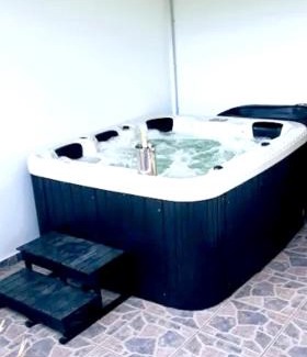 Trois-Bassins Apartment | Modern Apartment in Les Trois Bassins with Relaxing Jacuzzi