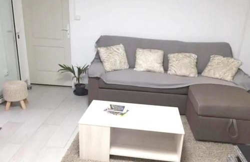 Trois-Bassins Apartment | Modern Apartment in Les Trois Bassins with Relaxing Jacuzzi