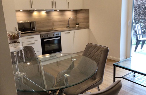 Uetersen Apartment | Modern Apartment Near Uetersen’s Rosarium with Pool & Spa