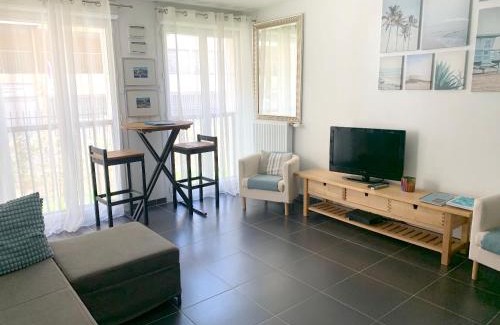 Saint-Victor Apartment | One-Bedroom Apartment in Marseille Near the Beach with Wi-Fi