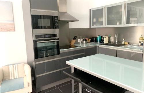 Saint-Victor Apartment | One-Bedroom Apartment in Marseille Near the Beach with Wi-Fi