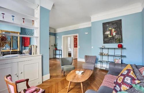17th Arrondissement Apartment | Cozy One-Bedroom Apartment with City View and Free WiFi