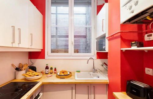 17th Arrondissement Apartment | Cozy One-Bedroom Apartment with City View and Free WiFi