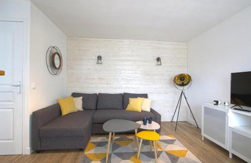 South Authie Apartment | Modern Apartment in Caen for 4 with Child-Friendly Amenities