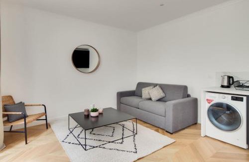 7th Arrondissement Apartment | Modern Apartment in the Heart of 7th with Family Amenities