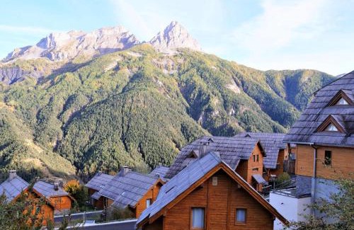 Pra Loup Apartment | Relaxing Mountain Apartment for 6 Near the Cable Car