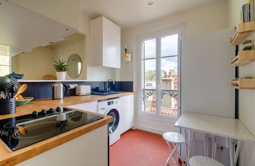 Versailles Apartment | Cozy Appartement Mosta - Welkeys with Spa & Pet-Friendly Stay