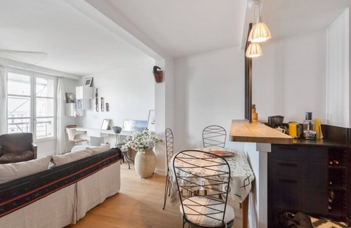 Quartier Saint-Georges Apartment | Ideally Located Apartment near Moulin Rouge with Great Amenities
