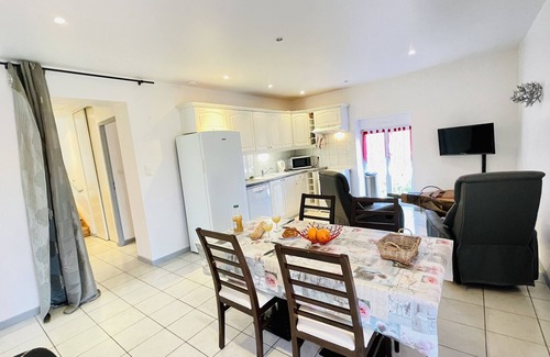 Forges-les-Bains Apartment | Pet-Friendly Appartement Napoléon with Great Amenities
