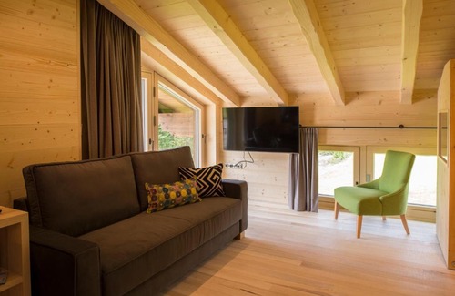 Lech am Arlberg Apartment | Historic Appartement Omeshorn anno 1593 with Spa & Breakfast