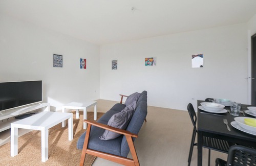 Montrouge Apartment | Tranquil Apartment in Montrouge with Spa and Pet-Friendly Access