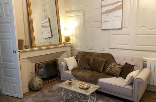 Perigueux Apartment | Historic Appartement Périgueux: Family-Friendly Retreat