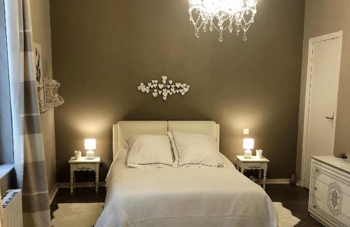 Perigueux Apartment | Historic Appartement Périgueux: Family-Friendly Retreat