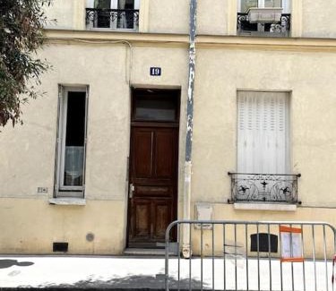 Puteaux Apartment | Cozy Retreat in Puteaux: Pet and Child Friendly Stay
