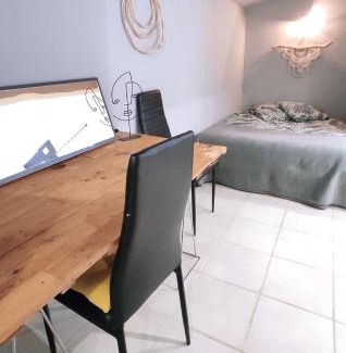 Barsac Apartment | Charming Stay Near Castles - Oceanfront & Pet Friendly