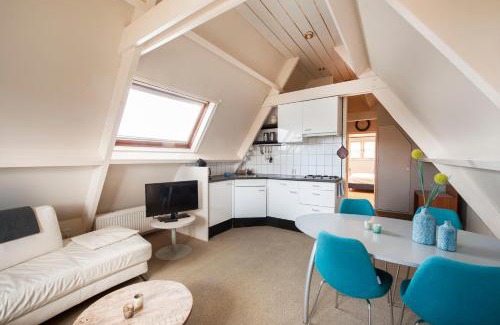 Bergen aan Zee Apartment | Discover Appartement Parkweg: Guest Rated 7.9/10