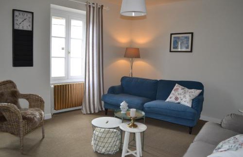 Lucenay-l'Eveque Apartment | Cozy Appartement Passe Partout: Family-Friendly Retreat