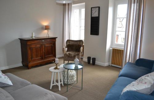 Lucenay-l'Eveque Apartment | Cozy Appartement Passe Partout: Family-Friendly Retreat