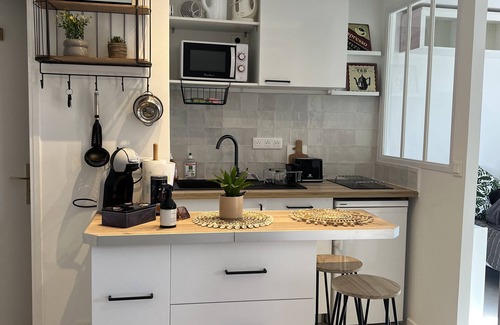 Les Sablettes Apartment | Relaxing Appartement Pieds Dans Leau with Family-Friendly Perks